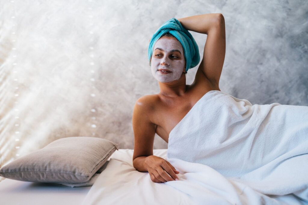Spa body wrap treatment with natural ingredients and relaxation
